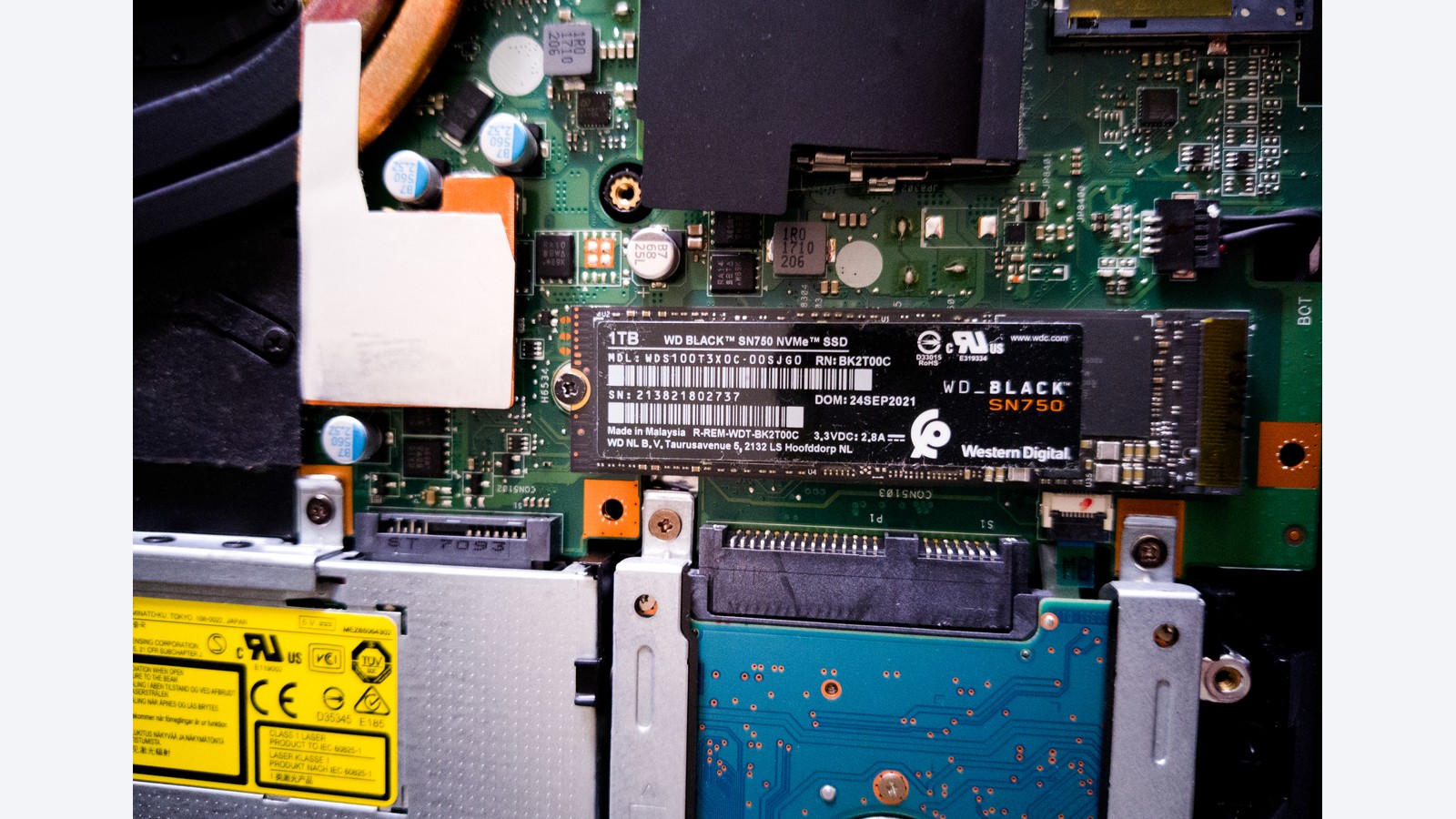 노트북 내부에 장착된 NVMe SSD